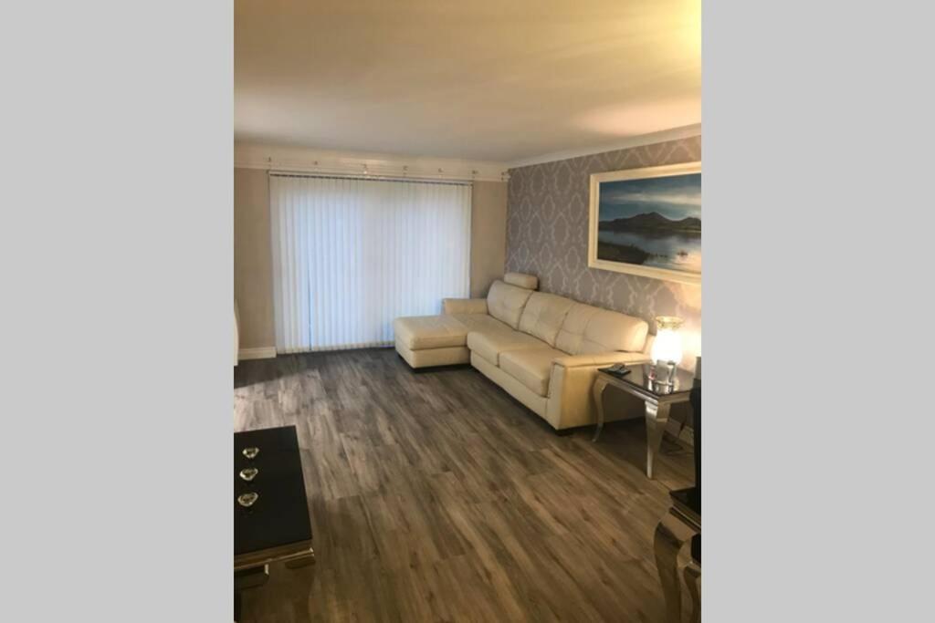 Largs Sea Front, Modern Apartment Eksteriør bilde
