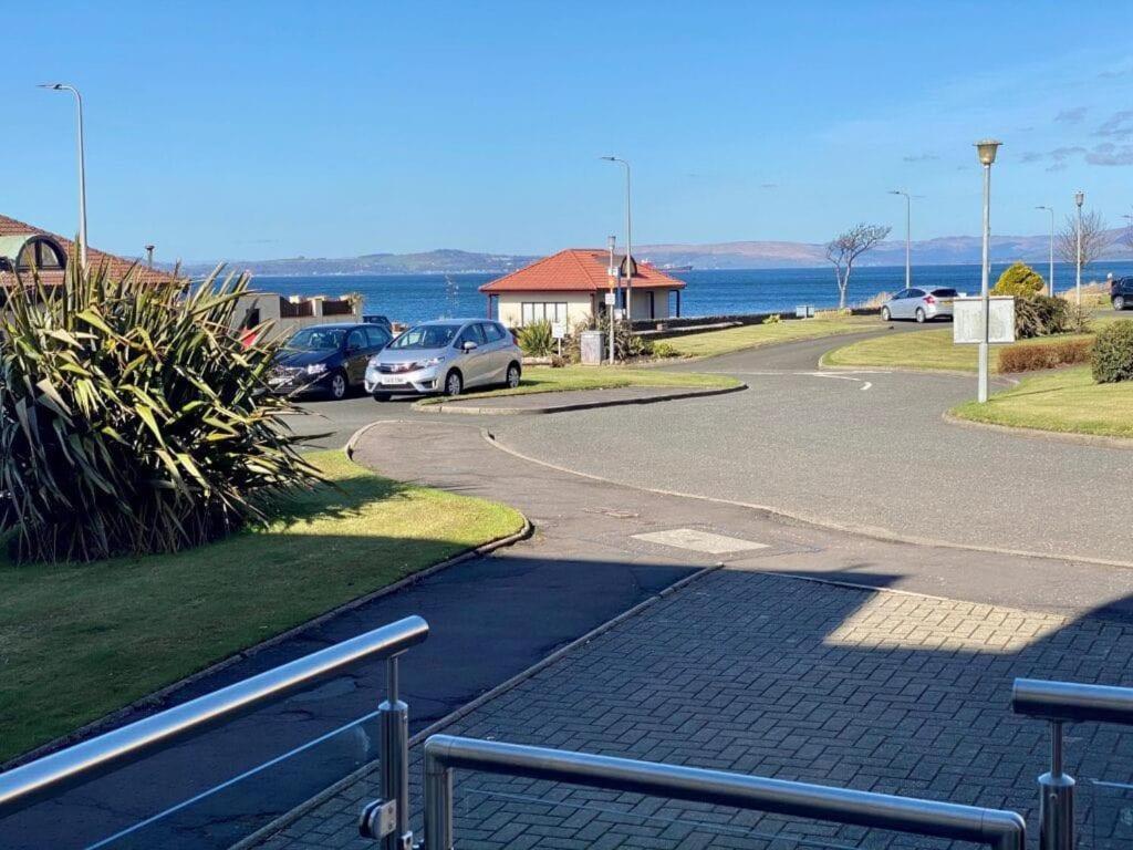 Largs Sea Front, Modern Apartment Eksteriør bilde